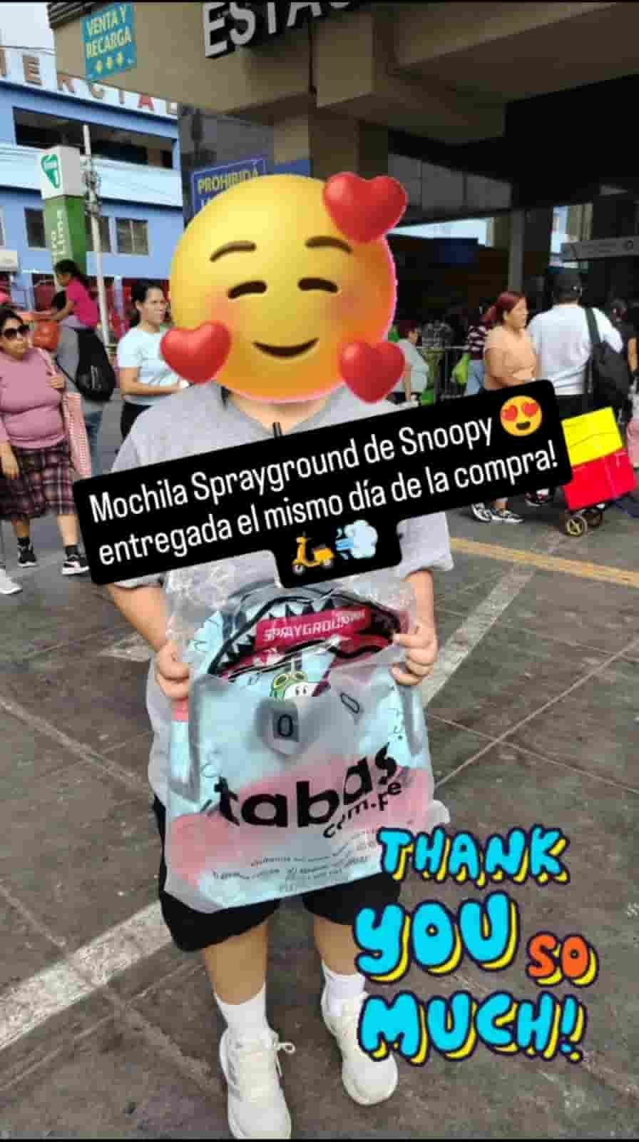 Cliente Tabas recibiendo su pedido